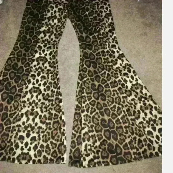 Perfectly Priscilla stretchy leopard flare pants. Size Large. New with tags! 🐆 - Picture 5 of 6